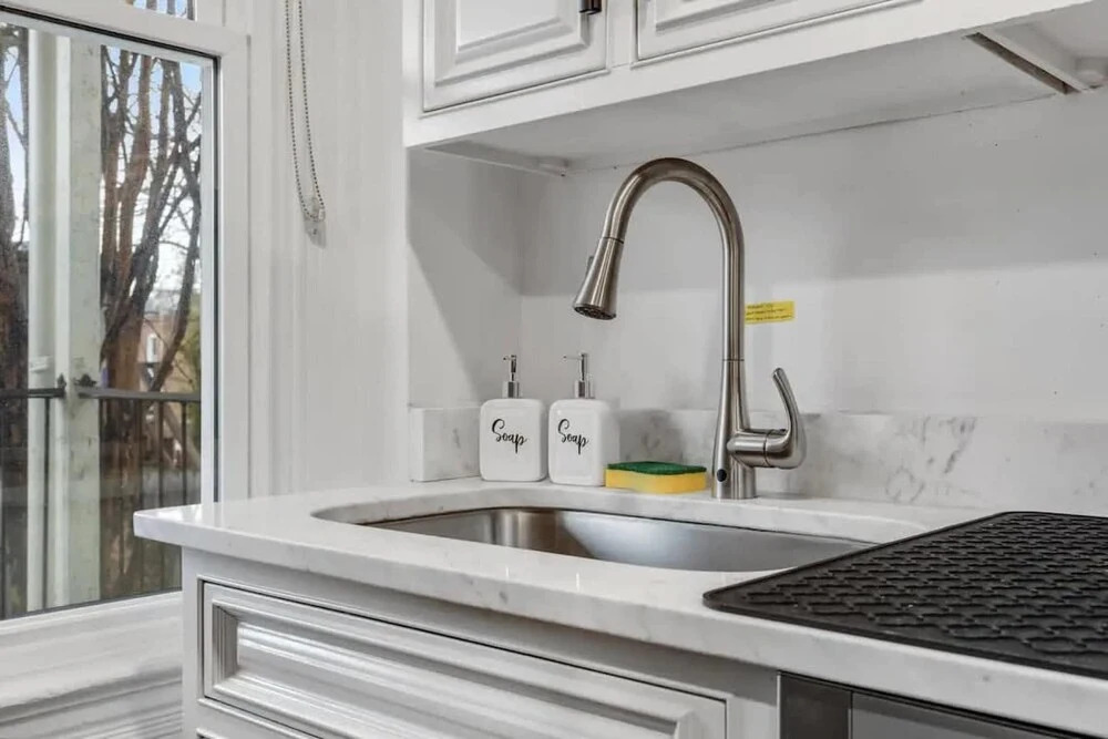 H St DC Haven 3-br Homestay