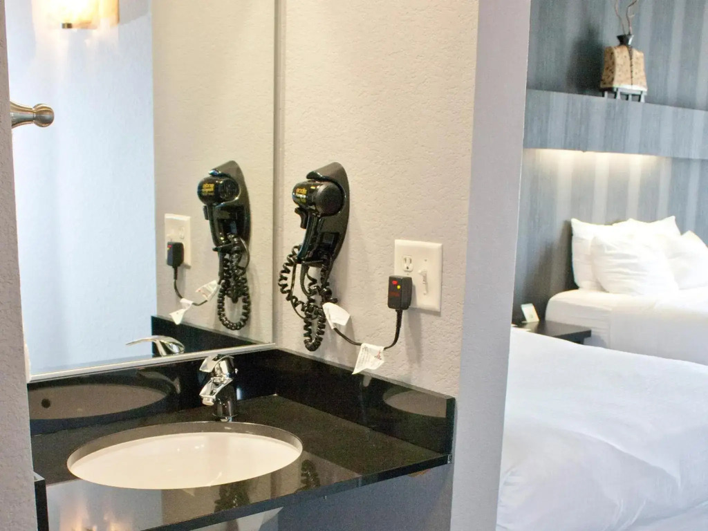 Metropolis Resort - Eau Claire