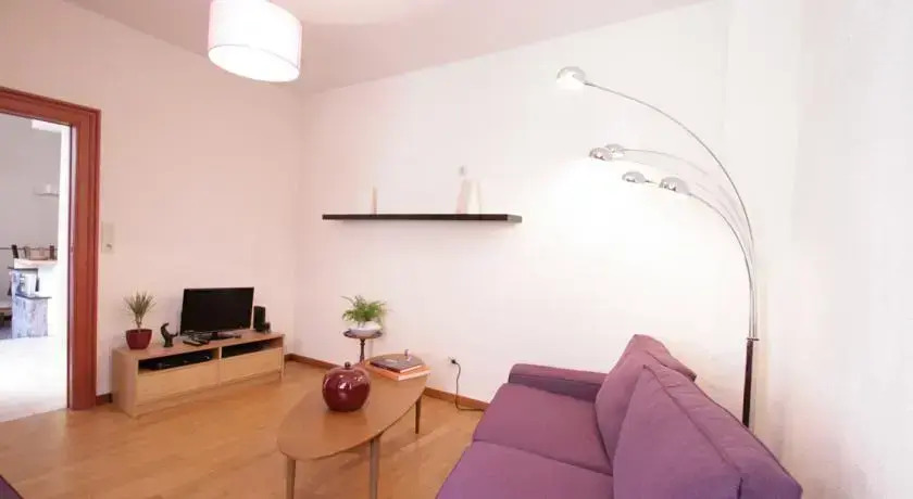 Trone Apartment