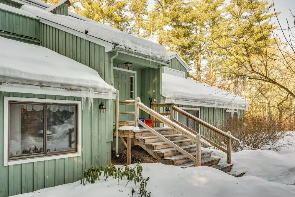 Inviting Bartlett Condo: 1 Mi to Attitash Mountain