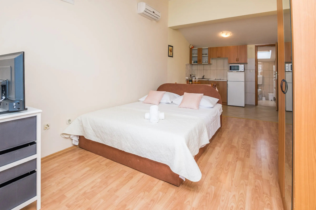 Beachfront Apartment Mira 3