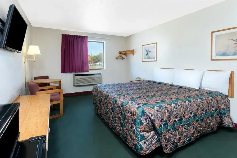 Super 8 Motel - Warrenton