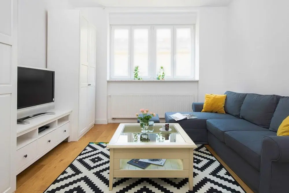 2BDR Design Apartment with Beautiful Terrace View