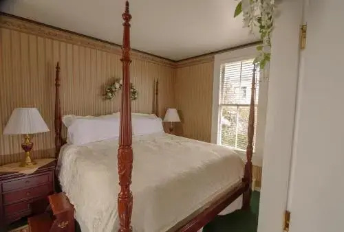 Nicholson House Inn