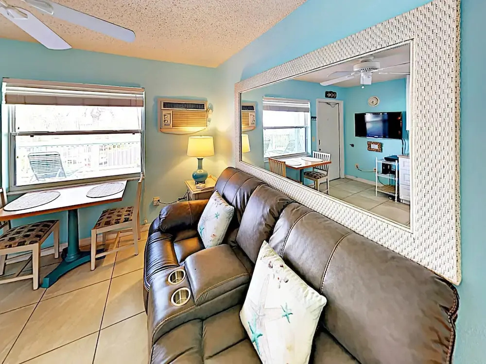2700 Gulf Blvd 5E Condo 1 Bedroom 1 Bathroom Condo
