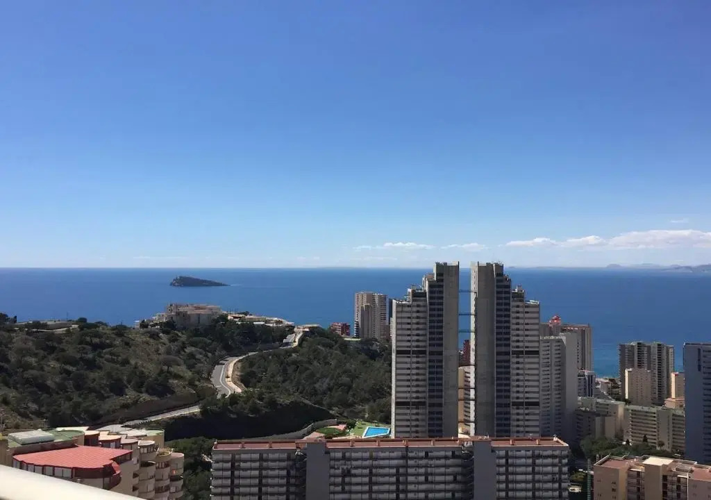 Stunning sea views from a 2-bedroom apartment on the 26th floor