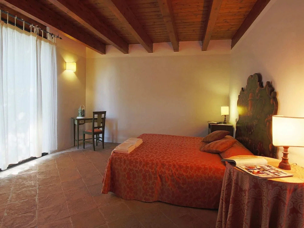 Holiday home with pool near Assisi