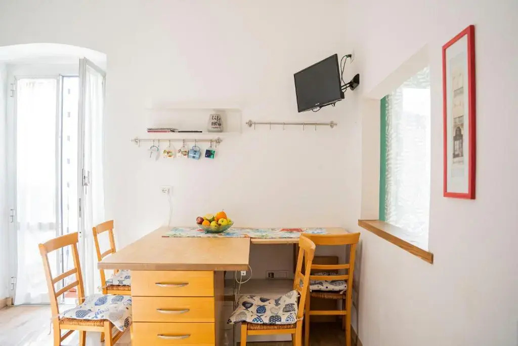 084 - Casa dei Limoni, cortile privato,5 minuti di auto dal mare