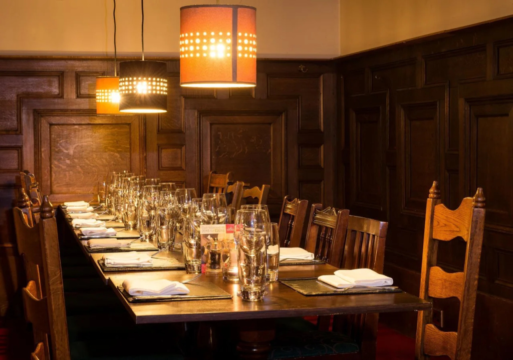Glen Mhor Hotel at Uile-bheist Brewstillery