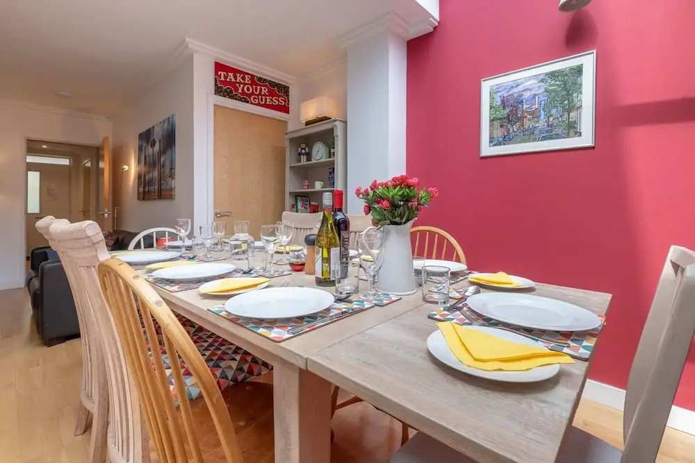 Host Stay Kingscote Townhouse