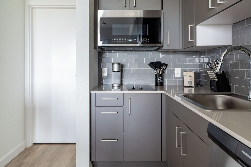 Landing Furnished Apartments near Golden Gate