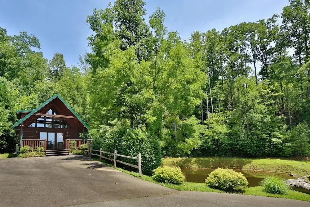 Hugs n Kisses 1 Br cabin by RedAwning