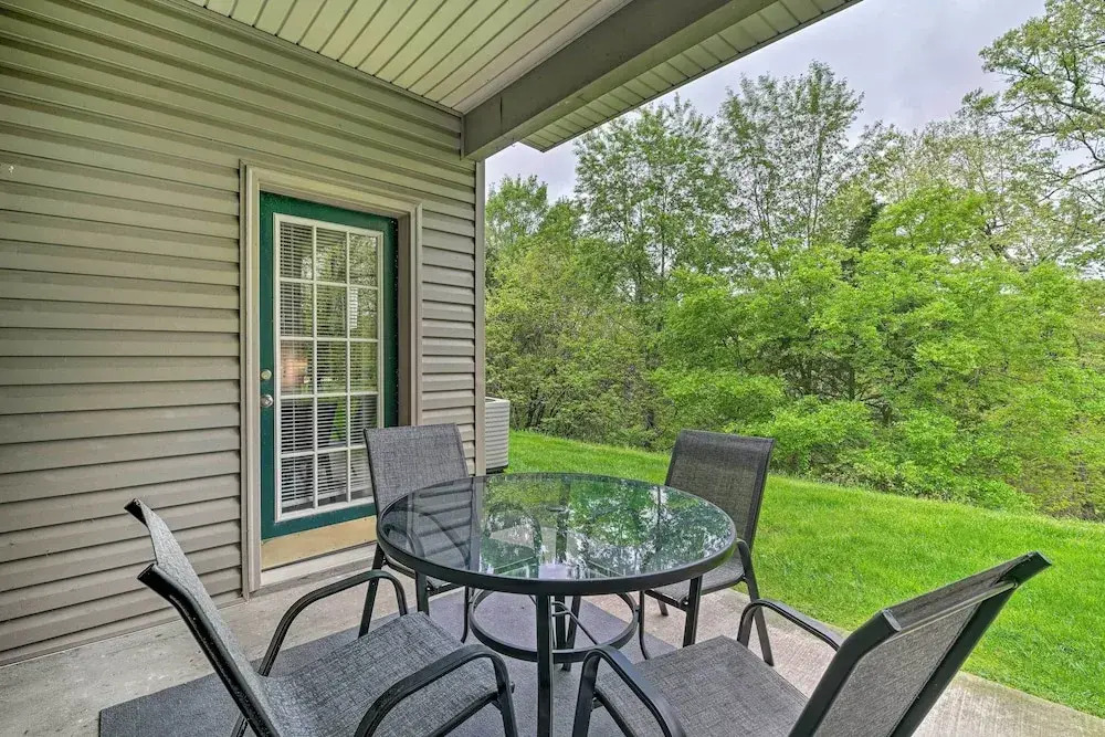 6 Mi to Branson Strip! Dog-friendly Golf Condo