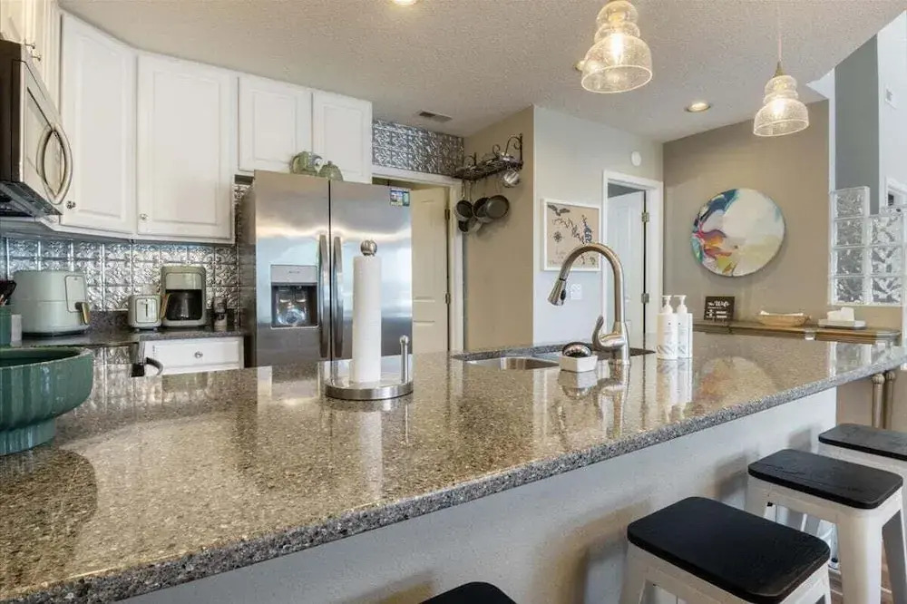 Amazing Wall of Windows, Swim Dock & Pet Friendly