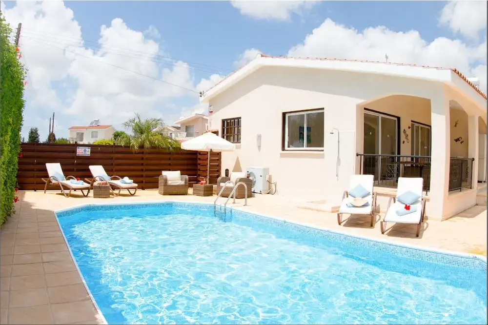 Bungalow Mikaella by Ezoria Villas