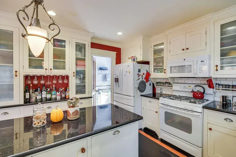 6 Blocks to Sjsu: Cozy Bungalow w/ Deck & Koi Pond