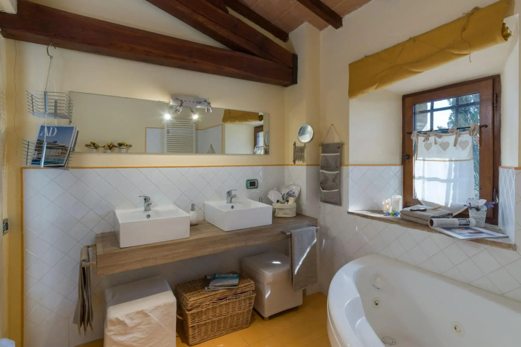 Beautiful villa with private pool immersed in the Tuscan countryside-Capanna al Lago