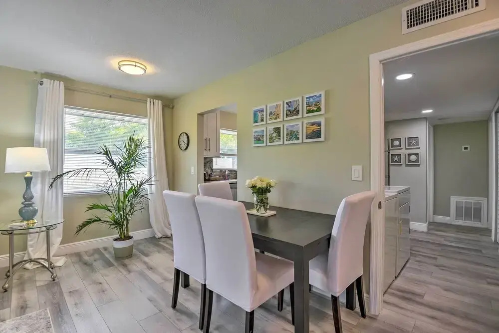 Cozy Sarasota Retreat - 3 Blocks to the Coast!