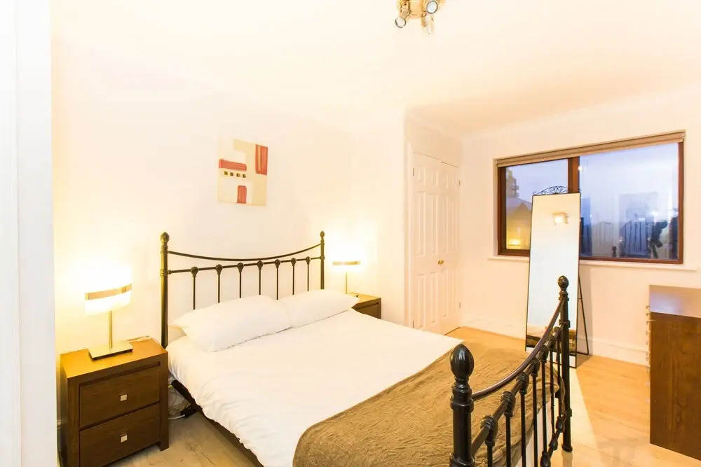 Three Bedroom Limehouse