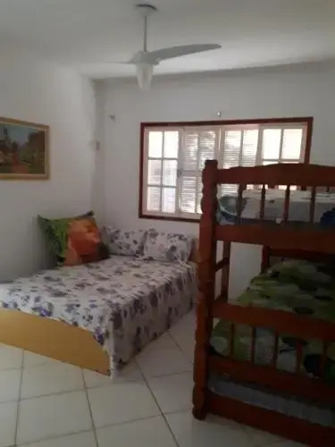 Casa em Unamar,Cabo Frio,à 200m da praia,em condomínio com segurança 24 hs