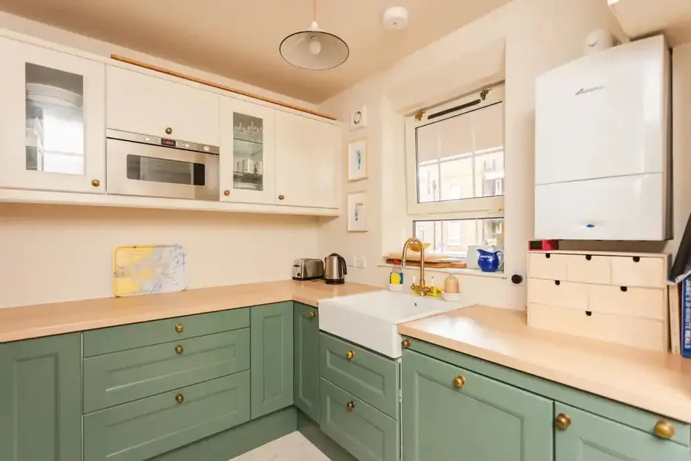 Chic 1 Bedroom Apartment in Zone 1 With Views Gherkin