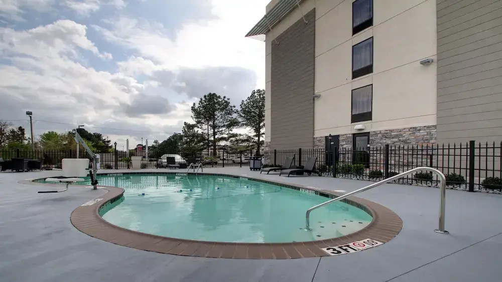 Jackson Hotel and Suites