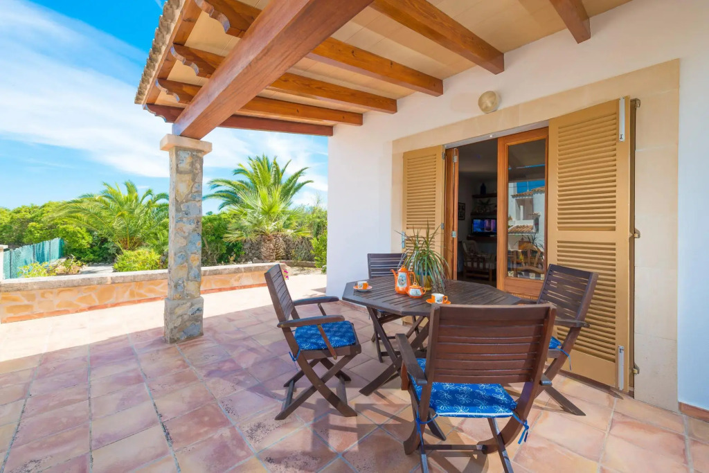 BARCELO-DANUS - Chalet with terrace in Porto Colom. Free WiFi