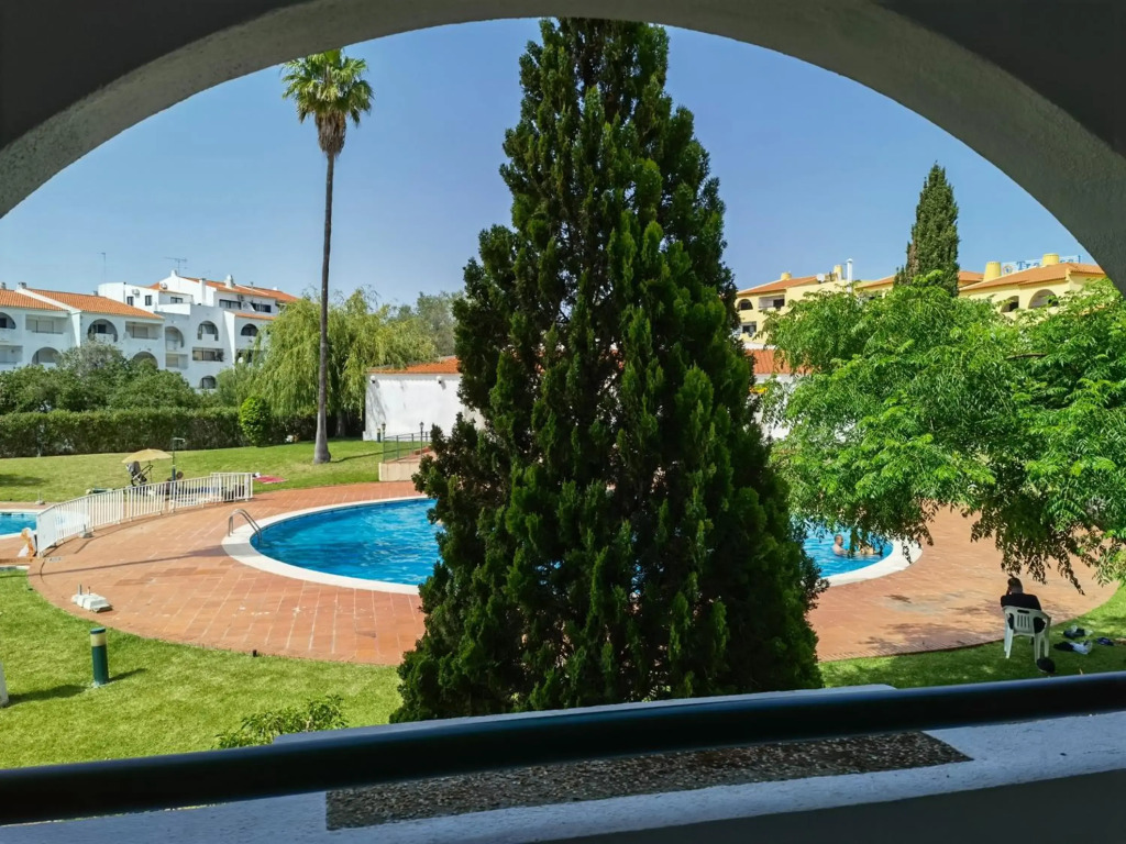211 Apartamento moderno com vista para a piscina no centro da cidade
