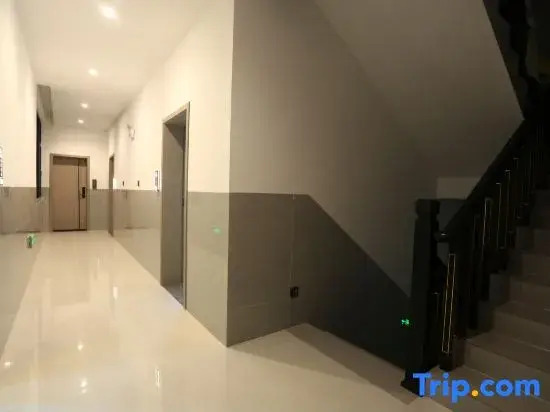 Half Moon Bay Inn (Lijiang Sanyi International Airport Store)
