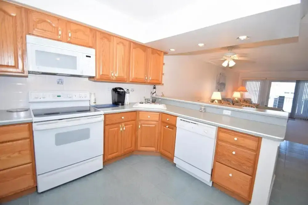 Harbour Island 45g 2 Bedroom Townhouse by RedAwning