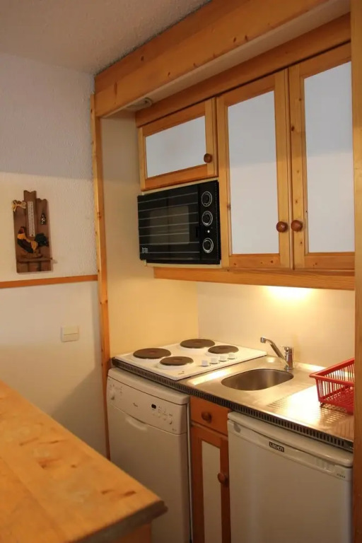 This nice apartment of about 28m2 is at the 4th floor Apartment 1 agen