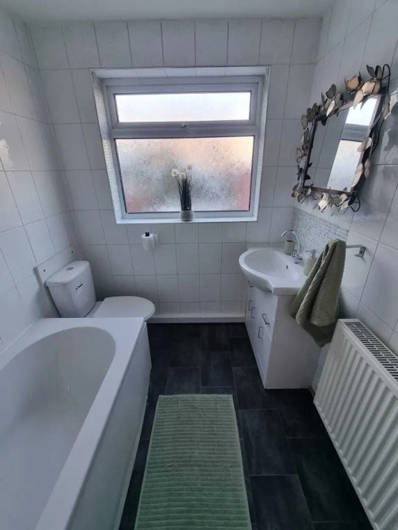 Elegant 4-bed House in Dartford