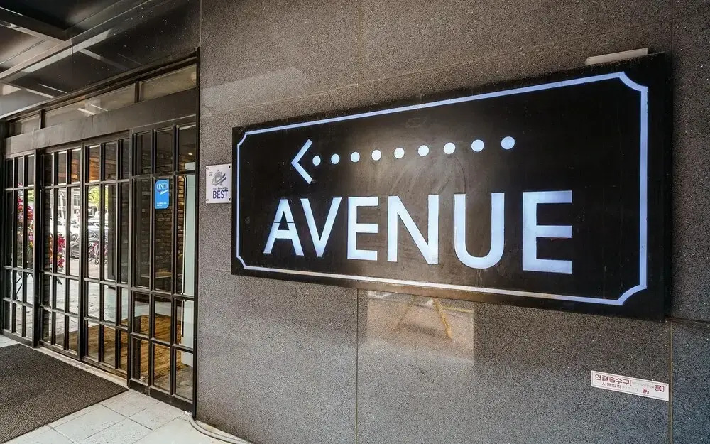 Avenue Hotel