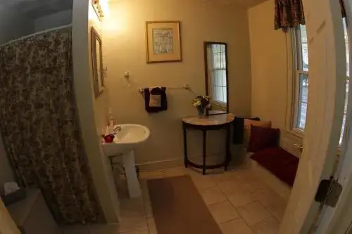 Glass Magnolia Bed & Breakfast