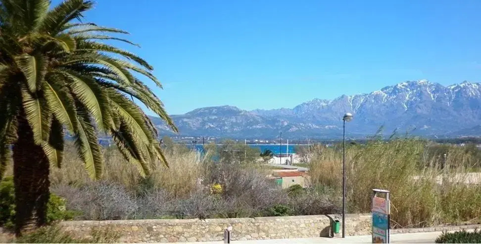 CALVI, appartement 4 personnes, centre ville, 200m de la plage, vue mer
