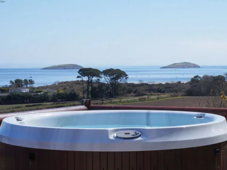 Holiday Home Uwch y Castell