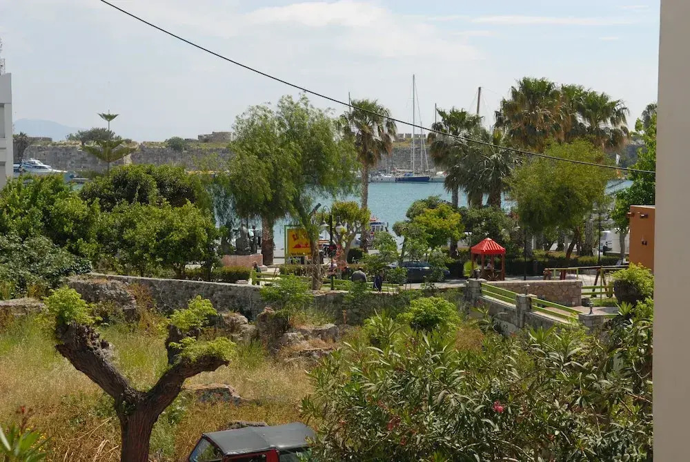 Sonia Hotel & Suites