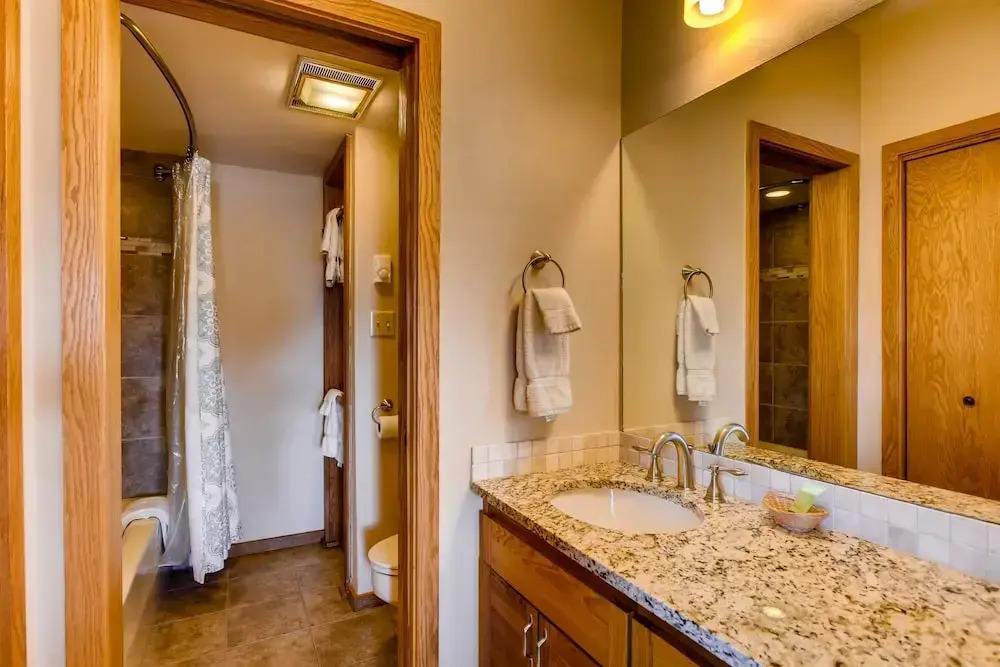 Unique & Modern 3 Br/2ba - Ski-in/ski-out 3 Bedroom Condo - No Cleaning Fee! by RedAwning