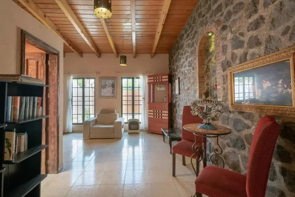 Centro 4bedroom Home on Stirling Dickinson