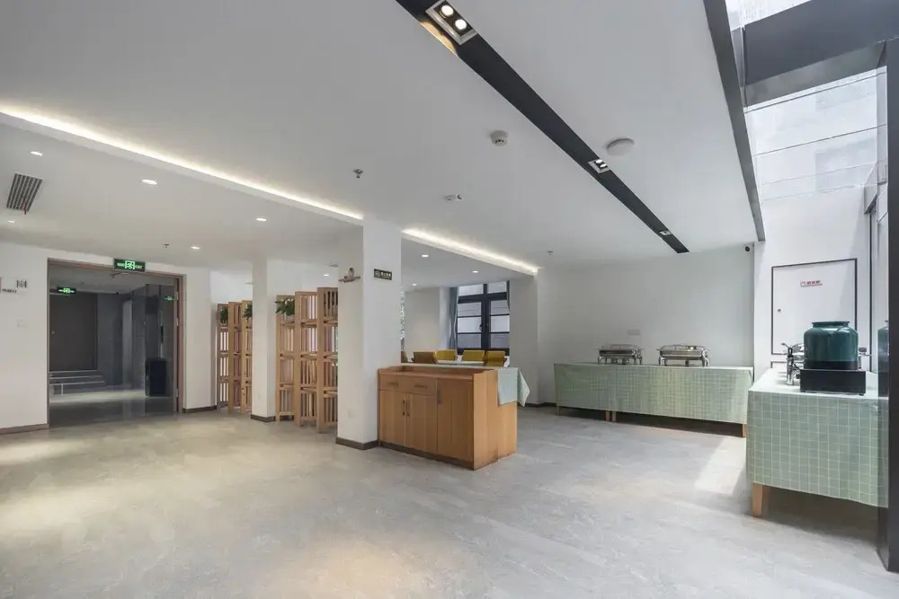 Happy Lane Hotel