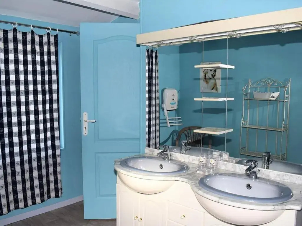 Maison à Perros-Guirec avec jardin, cour, cheminée, WIFI et proche du port de Ploumanach - FR-1-368-62