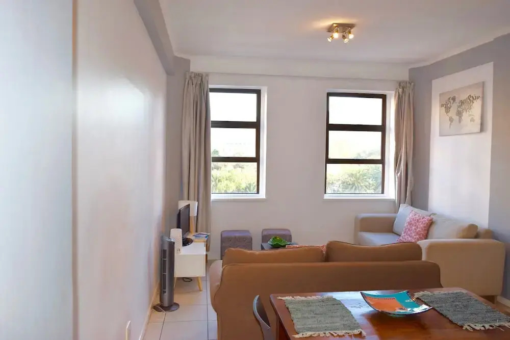 1 Bedroom Flat With Views of Table Mountain and Lions Head