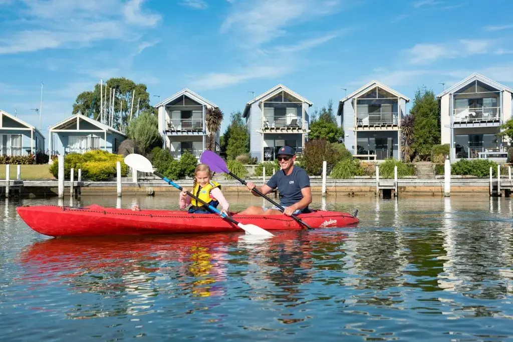 Captains Cove Resort - Absolute Waterfront Apartments