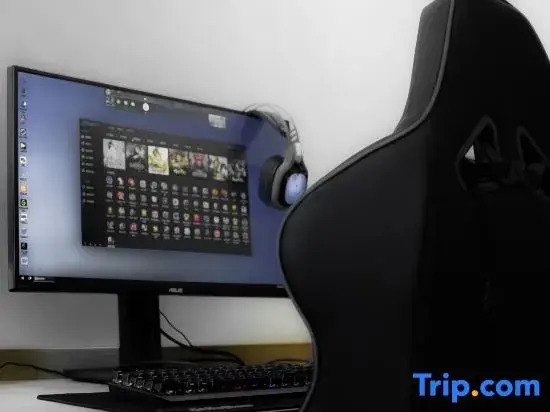Pursue Waves E-Sports Hotel (Shanghai Minhang Jiaotong University Huashi University Zilong Road)