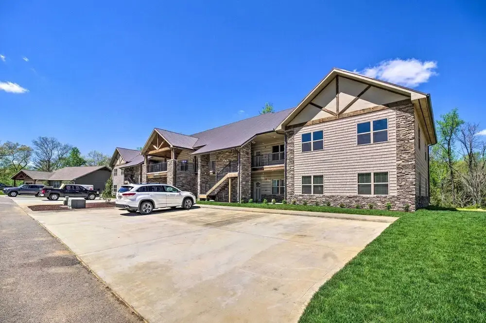 Townsend Condo w/ Pool, Great Smoky Mountain Views