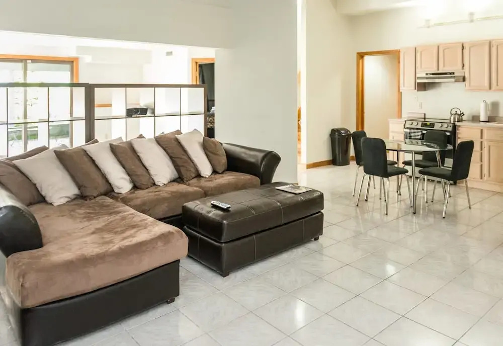 Roxbury Suites