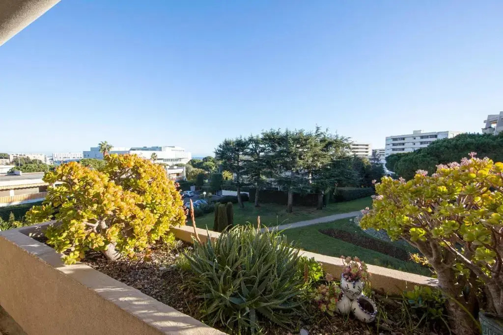 3 bedroom apartment of 90m2 with a spacious terrasse and a parking spot !