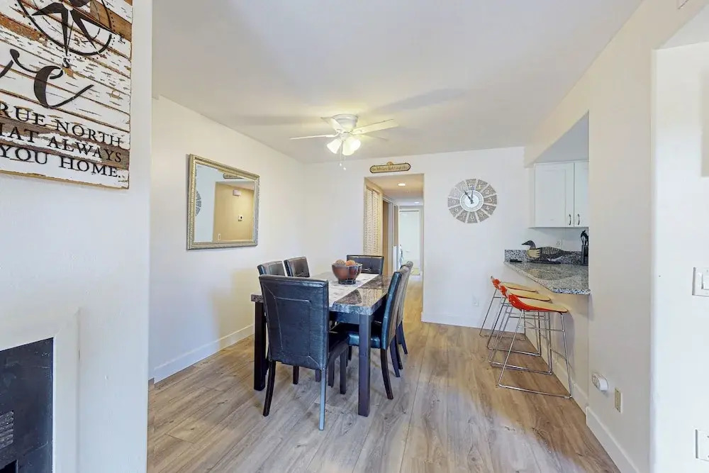 2BR Condo Steps to the Beach & Blvd-dog-friendly