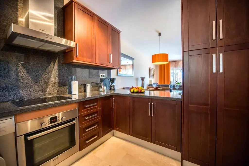 Malibu Mansions Condo 1 by Rafleys