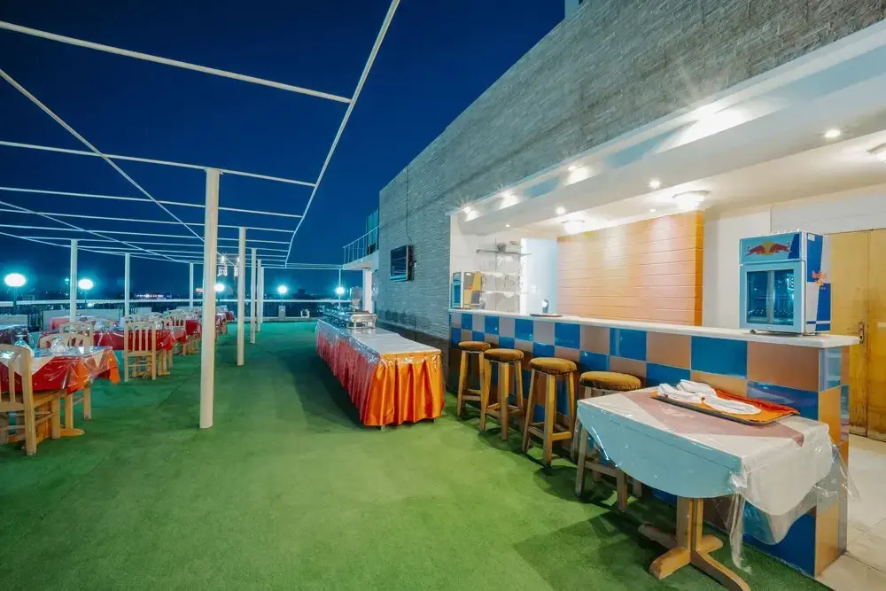 Queens Valley Hotel